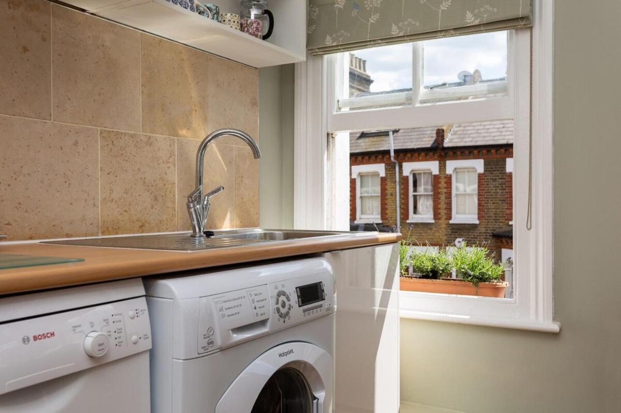 Quaint 2 Bedroom Flat - 9 Minutes Walk To Vauxhall Tube Londra Esterno foto