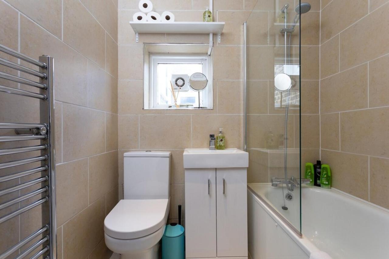 Quaint 2 Bedroom Flat - 9 Minutes Walk To Vauxhall Tube Londra Esterno foto