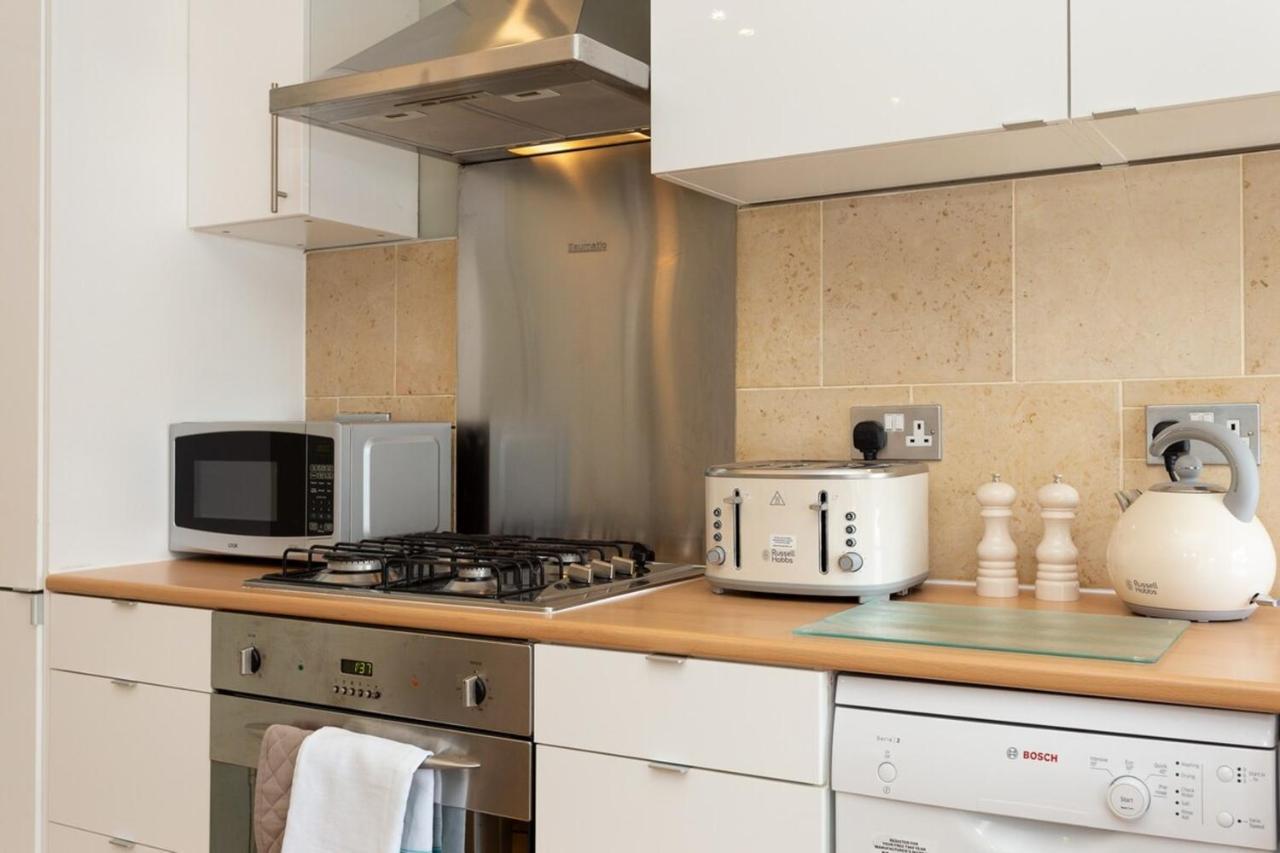 Quaint 2 Bedroom Flat - 9 Minutes Walk To Vauxhall Tube Londra Esterno foto