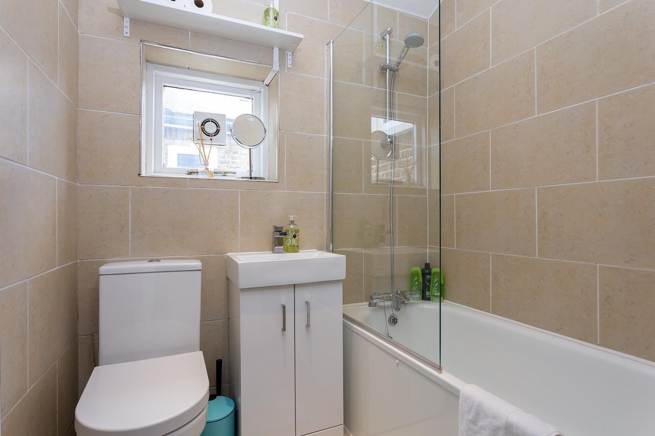 Quaint 2 Bedroom Flat - 9 Minutes Walk To Vauxhall Tube Londra Esterno foto