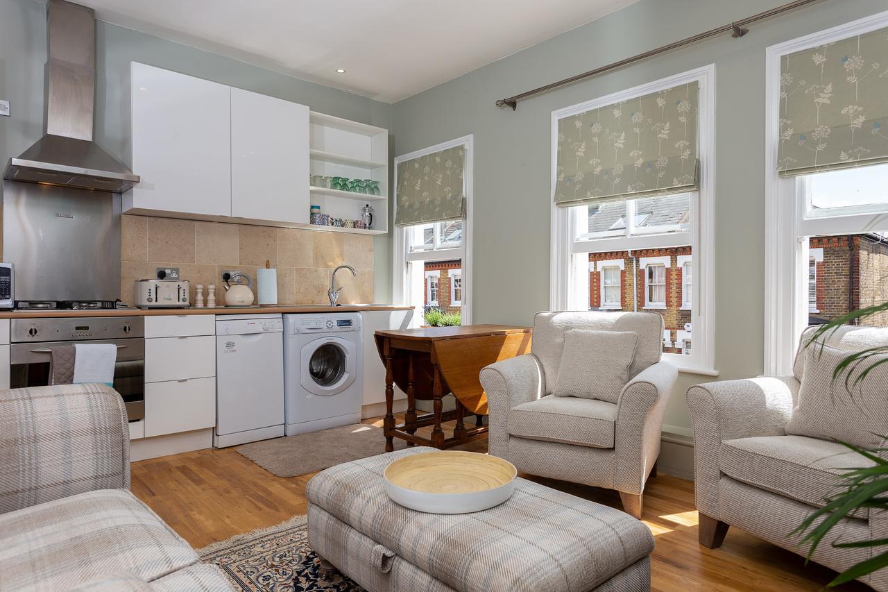 Quaint 2 Bedroom Flat - 9 Minutes Walk To Vauxhall Tube Londra Esterno foto